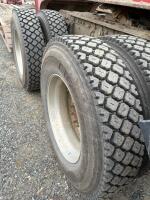 2005 KENWORTH T800 TRACTOR - RUNS AND DRIVES WELL- TRUCK ONLY - 25