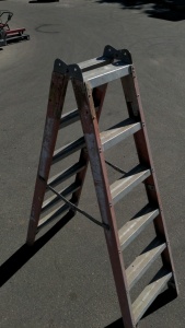 Two-sided 6' Fiberglass Step Ladder