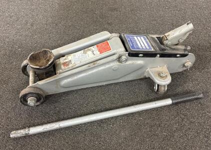 (1) Shinn Fu F-361 Hydraulic Floor Jack, 4000 lbs Capacity, 5 1/2"-15" Range. Includes Handle