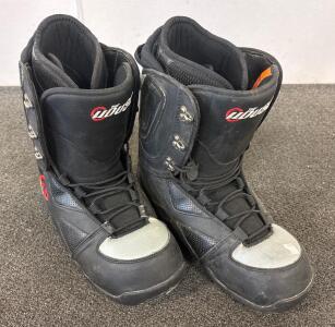 (1 pair) The House Snowboard Boots US 10, Black