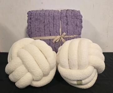 Veluca Chucky Knitted Throw Blanket, 50"x60" Lavender; (2) Knot Tied Pillows