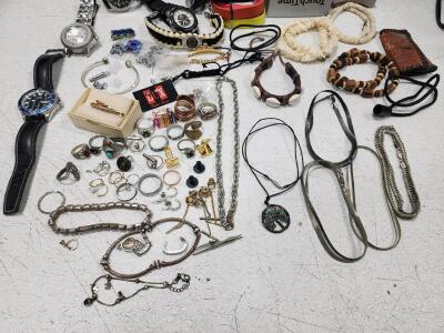 (1) Bag of Assorted Costume Jewlery
