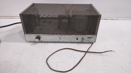 Vintage Tube Amplifier, Possibly an RCA or Related Model Based on the Visible Branding