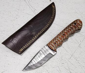 (1) Fixed Blade Damascus Steel Hunting Knife With Wood Handle And Sheath