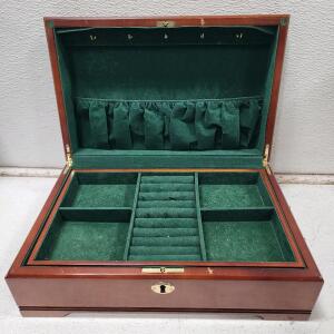 (1) Vintage Mahogany Finish Wooden Jewelry Box With Green Velvet Interior