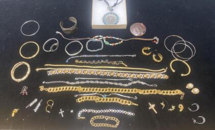 Jewelry Lot - Assorted Costume Jewelry ( Very Nice Pieces )