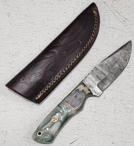 (1) Fixed Blade Damascus Steel Hunting Knife With Wood And Resin Handle And Sheath