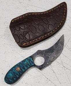 (1) Fixed Blade Cold Steel Skinner Knife With Wood Handle And Sheath