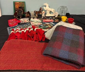 Home Decor Lot Various Throw Blankets Place Mats (6) Piece Napking Set with Chicken Napkin Rings And More