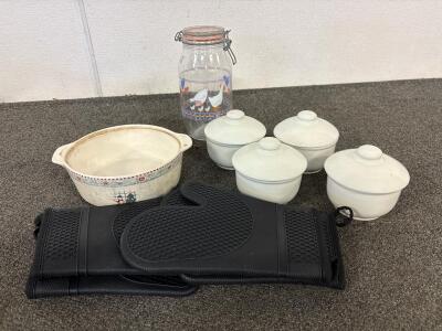 Super Cute Jars and containers! Really nice oven mits!