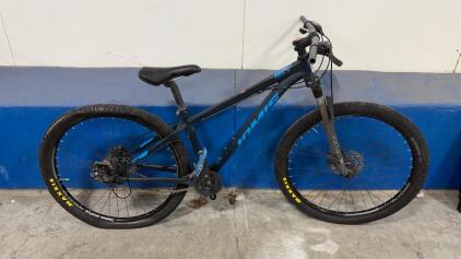 27.5&rdquo; Jamis Trail X2 Bike (Black And Blue)