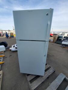 General Electric DTS18ICSMRWW Top-Freezer Refrigerator, 18 cu ft, White, Serial LH5421036 Approximately 66.0" x 29.5" x 32.5" (167.6 cm x 74.9 cm x 82.6cm)