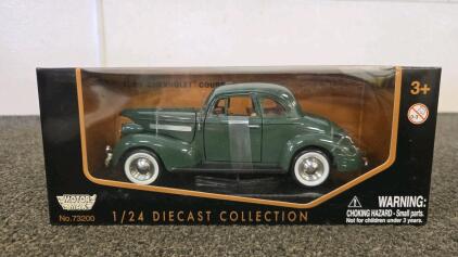 (2) Motormax 1/24 Die-Cast Collection Model Vehicles