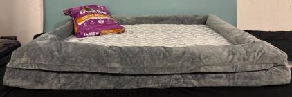 51&rdquo;x40&rdquo; Furry Dog Bed With Removable Washable Cover And 15 LB Bag Of Iams Proactive Health Chicken And Whole Grain