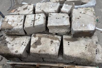 30 (15.5x10.5x6.5&rdquo;) Concrete Pavers