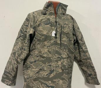 Military Clothing & Accessories Inckuding Tops / Coats, Bottoms, Helmet Covers & More