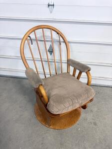 Swivel Rocking Chair with Cushioned Seat and Armrests