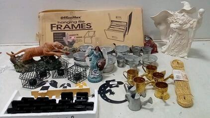 Lot Of Collectable Tins & Statues. (2) 4 Packs Of Hanging Frames. METAL Gecko Wall Mount. + More.