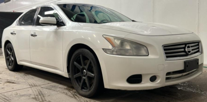 2014 NISSAN MAXIMA - AFTERMARKET STEREO!