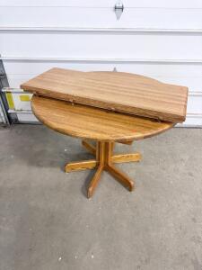 Solid Wood Round Dining Table with Pedestal Base and 2 Extension Leaves