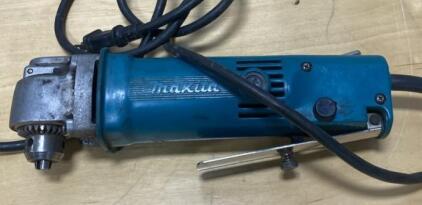 Mikita Angle 3/8 Drill - Works - DA3000R