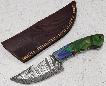 (1) Fixed Blade Damascus Steel Gutting Knife With Wood And Resin Handle And Sheath