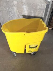 Rubbermaid WaveBrake 2.0 Mop Bucket, 26 Quart Capacity, Yellow