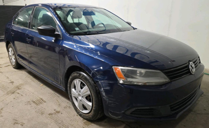 2015 VOLKSWAGEN JETTA - LOW MILES!