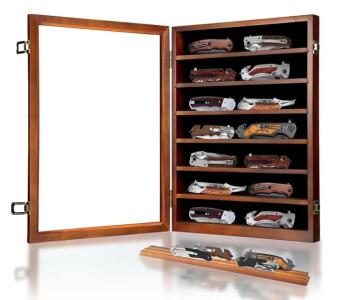 12.2&rdquo;x16.5&rdquo; Knife Display Case and 16&rdquo;x24&rdquo; Samurai Canvas