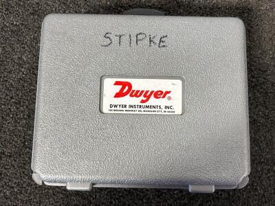 Dwyer Magnehelic Differential Pressure Gauge 0-1.0" w.c., 15 PSIG, Case & Hoses, 2000 Series