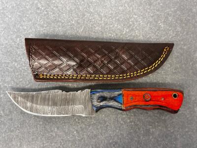 Custom Fixed Damascus Steel Hunting Knife With 4" Blade, Wood and Resin Decorative Handle and Leather Sheath