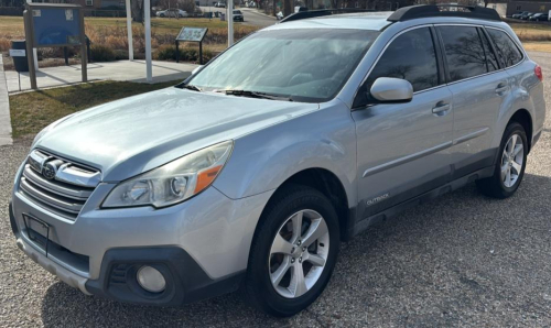 2013 SUBARU OUTBACK - AWD - SUNROOF!