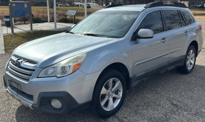 2013 SUBARU OUTBACK - AWD - SUNROOF!