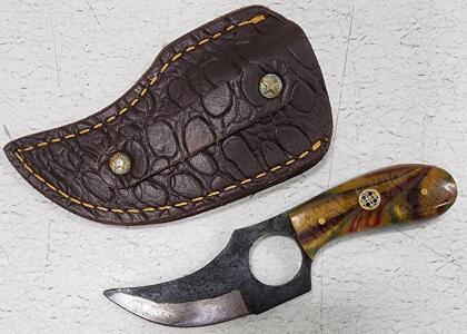 (1) Fixed Blade Cold Steel Skinner Knife With Resin Handle And Sheath