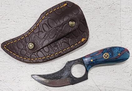 (1) Fixed Blade Cold Steel Skinner Knife With Resin Handle And Sheath