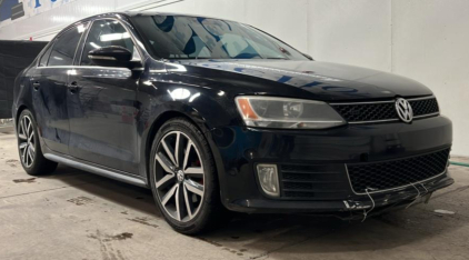 2012 VOLKSWAGEN JETTA - SUNROOF!
