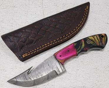 (1) Fixed Blade Damascus Steel Gutting Knife With Wood And Resin Handle And Sheath