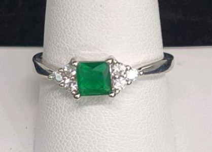 (1) Size 10 Faceted Square Cut Green Emerald .925 Ring