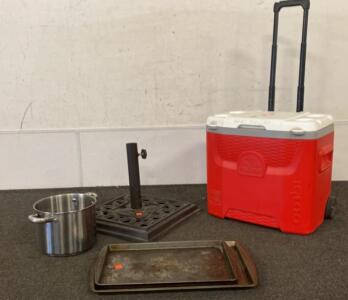 Igloo 28 Quart Rolling Cooler - Heavy Outdoor Base - Pot and Pans