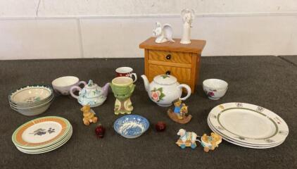 Tea Pots - Plates and Bowls- Yoda - and Collectables