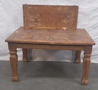 English Oak extended Dining Table 54&times;54 + 18 With Center Piece