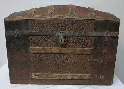 Vintage Dome Steamer Trunk L=19" W=35" H=27"