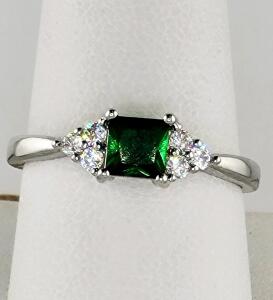 (1) Sparkling Green Emerald Ring, Size 9