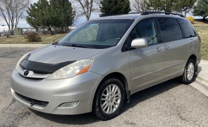 2008 Toyota Sienna - AWD!