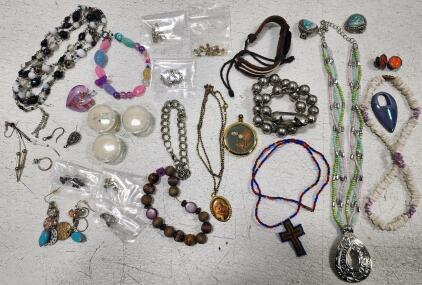 (1) Bag Of Assorted Costume Jewlery