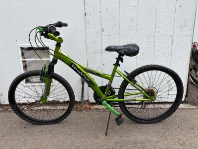 Evolution AV152 Mountain Bike, 18-Speed, 26" Wheels, Front Suspension, Green, Shimano Drivetrain