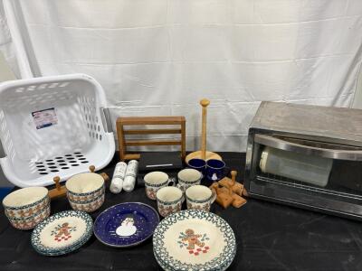 Oster Turbo Convection Toaster Oven + Holiday Ceramic Kitchenware Lot, Mixing Bowls, Laundry Basket