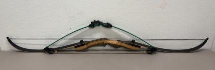 Samick Sage Recurve Bow 62" Takedown 02-215 & Bear Archery Scout Youth Compound Bow Green