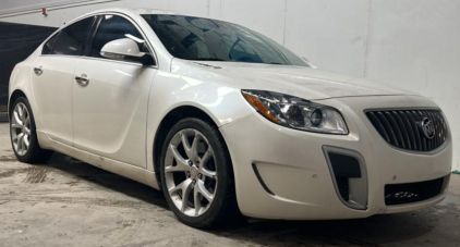 2013 BUICK REGAL - SUNROOF!