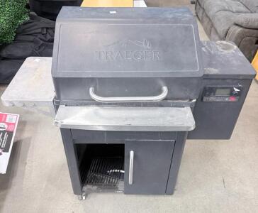 Traeger Ironwood 650 WiFIRE Pellet Grill TFS62GVF, 650 sq in, 20lb Hopper, Digital Control, Black
